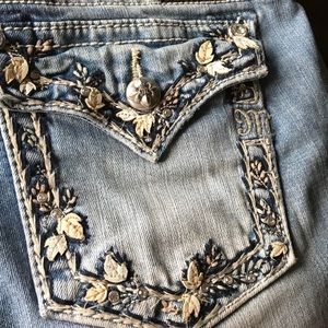 **SOLD**Miss Me Capri jeans